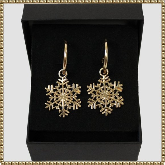 🛑SOLD🛑🌟𝑺𝑨𝑳𝑬🌟2 𝒇𝒐𝒓 $12 - NEW In Box Gold  Snowflake Dangle Earrings - Picture 3 of 6